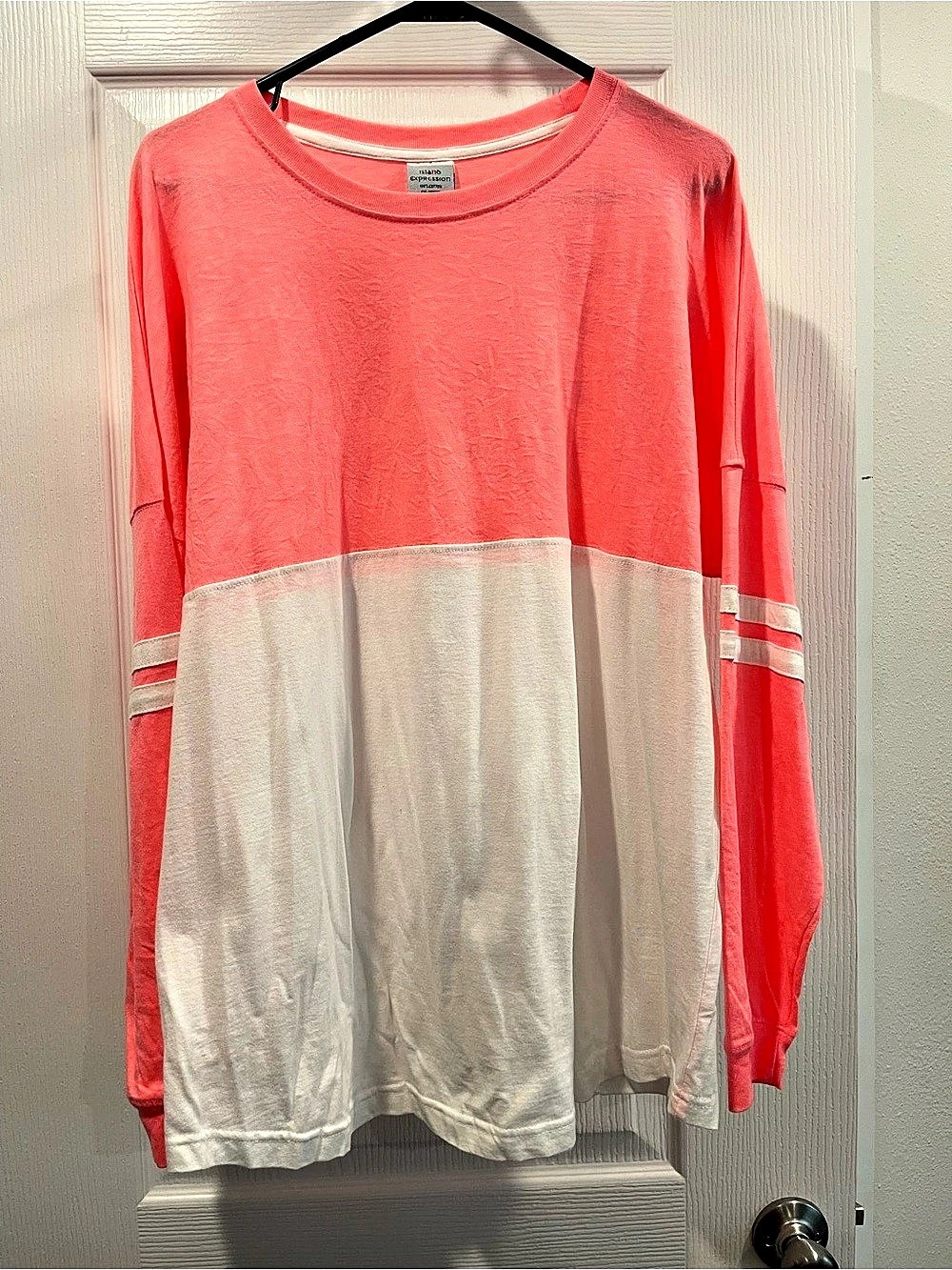 island EXPRESSion Color Block Long Sleeve Tee in Coral & White Size XL
